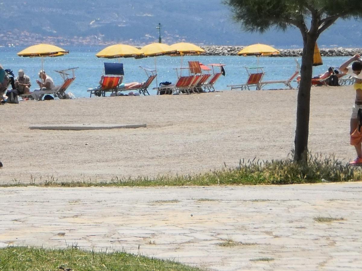 Apartment Lana Omiš Exterior foto